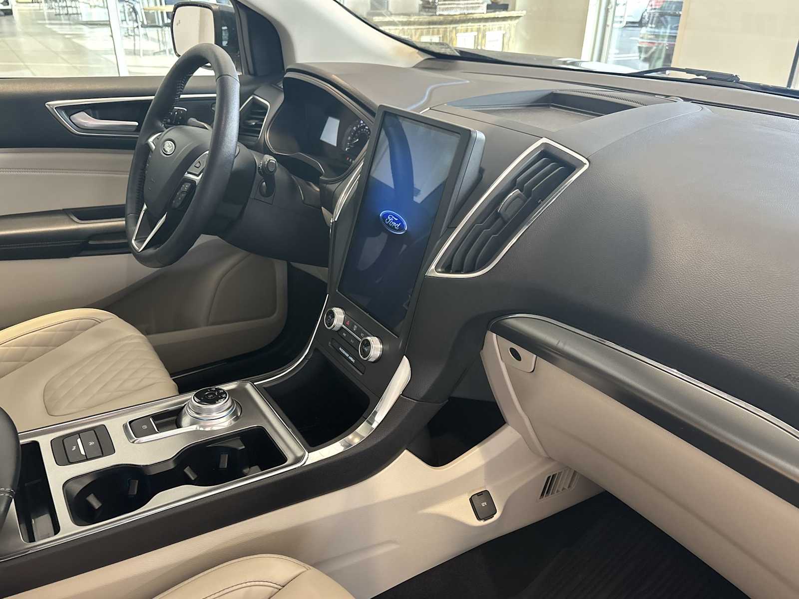 2024 Ford Edge Titanium photo 28