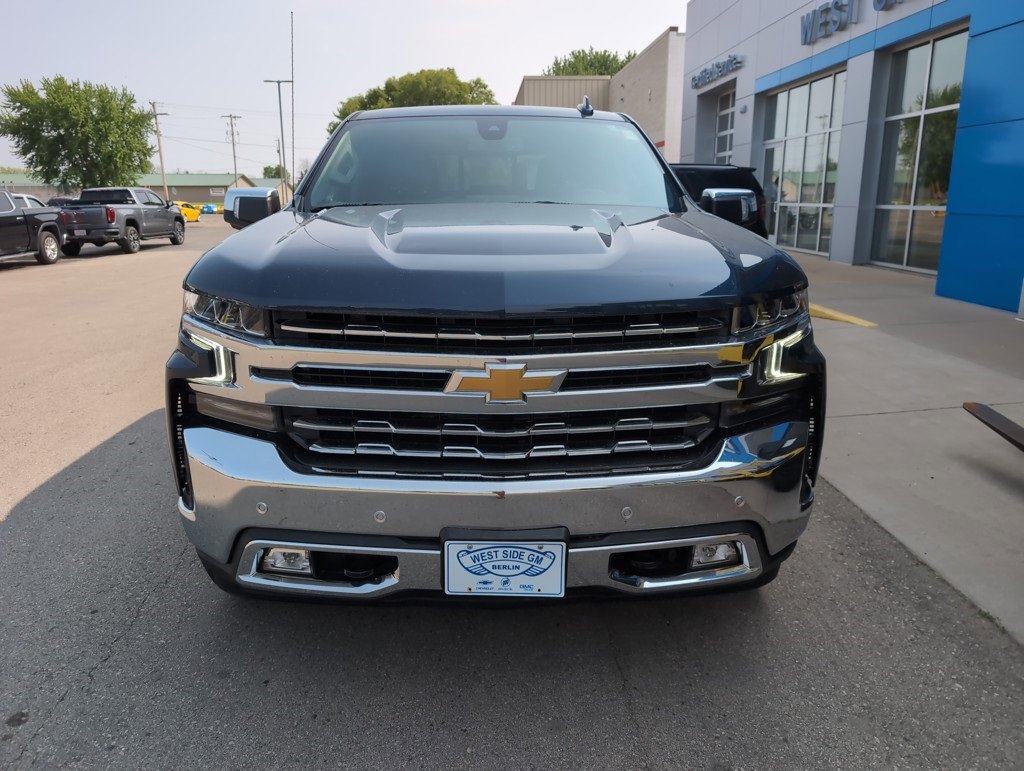 2021 Chevrolet Silverado 1500 LTZ photo 3