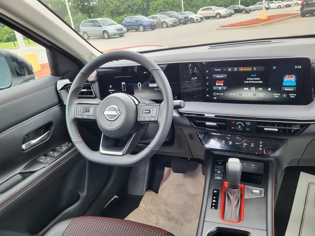 2025 Nissan Kicks SR photo 13