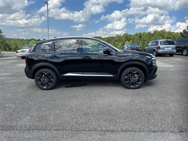 2025 Nissan Kicks SR photo 2