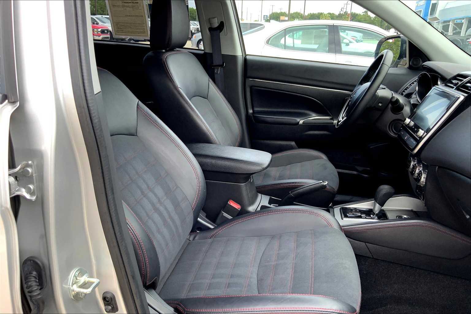 2024 Mitsubishi Outlander Sport SE photo 7