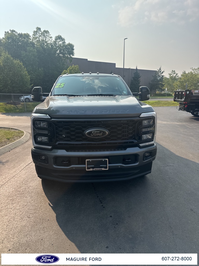 2025 Ford F-250 Lariat photo 2