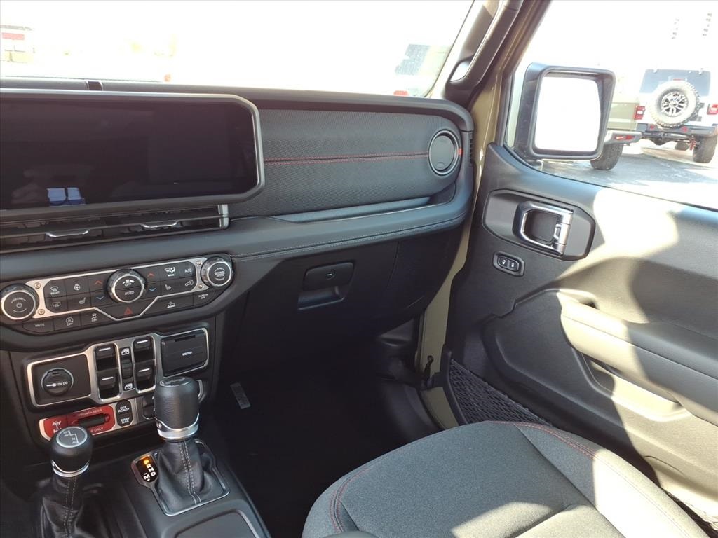 2025 Jeep Wrangler Rubicon photo 12