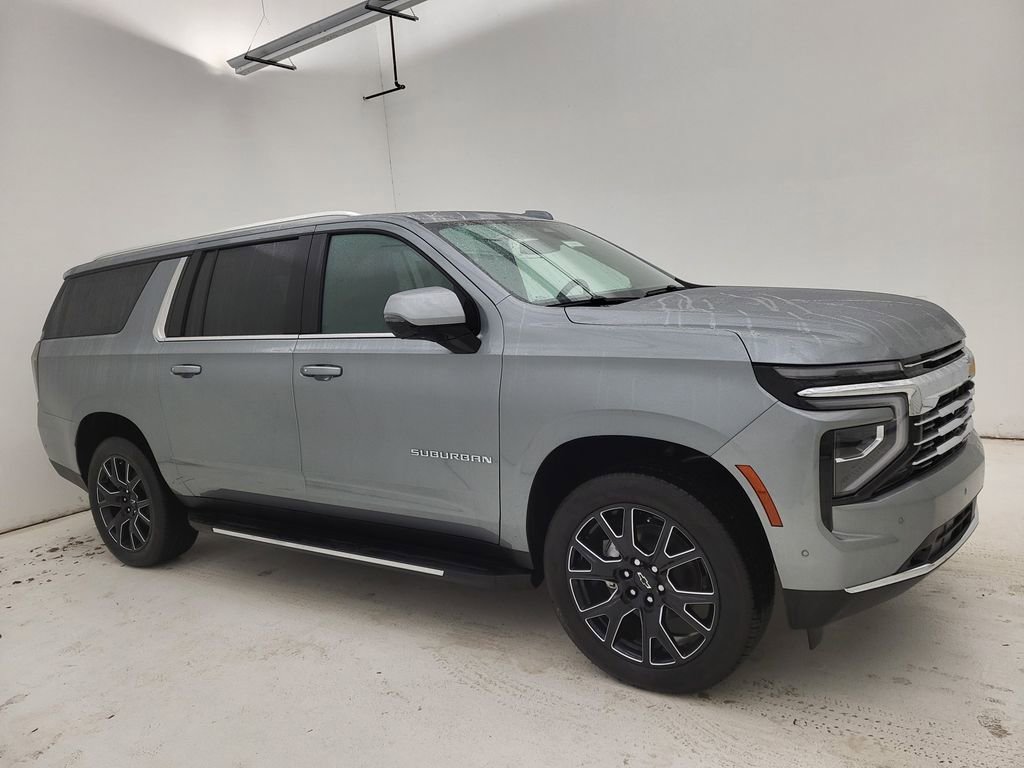 2026 Chevrolet Suburban LT's photo