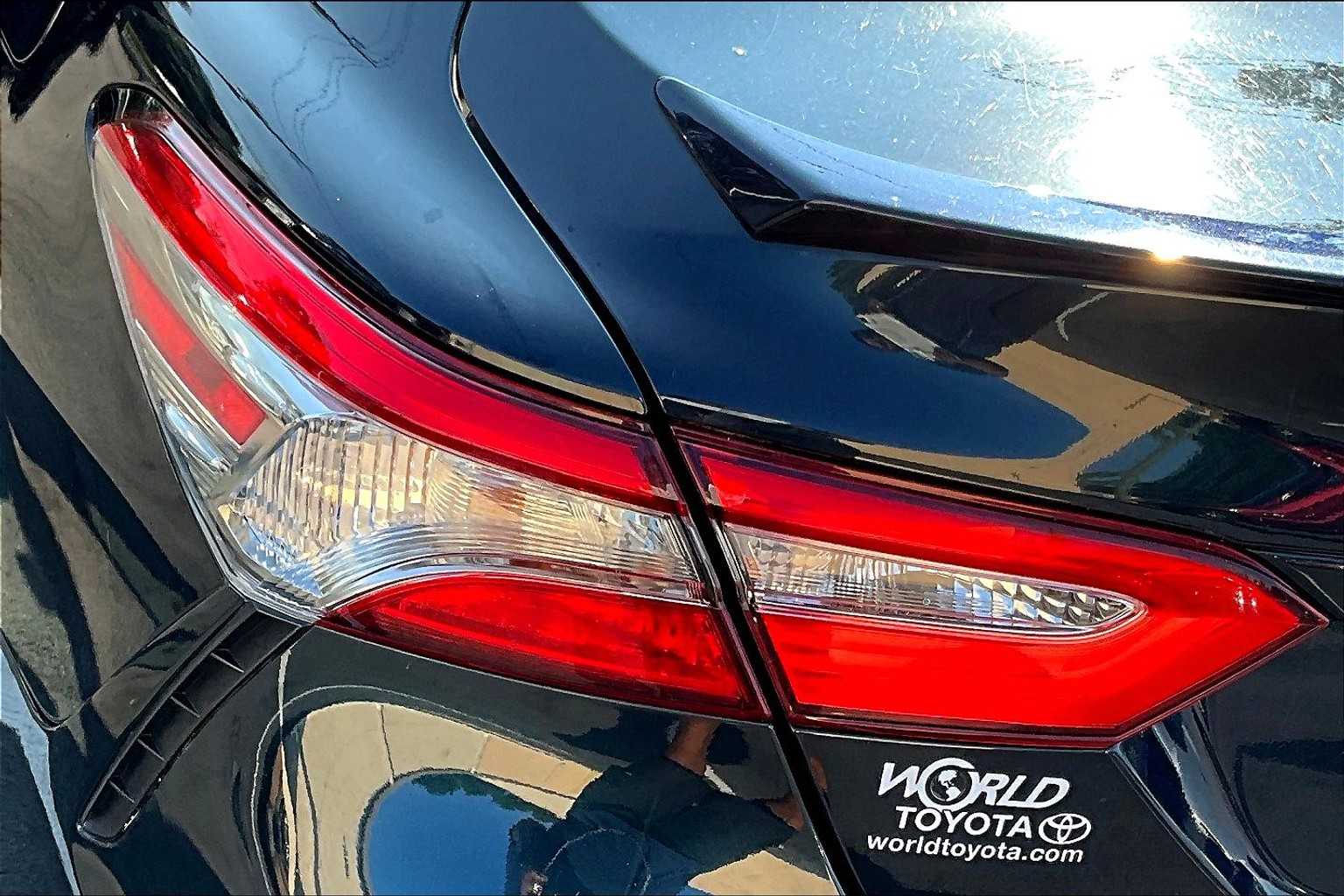 2019 Toyota Camry SE photo 26
