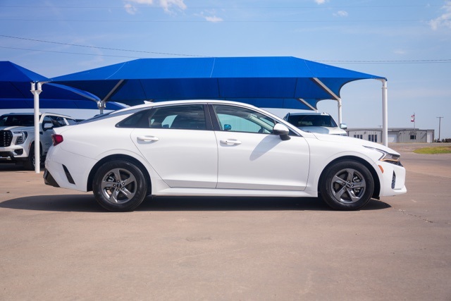 2023 Kia K5 LXS photo 2