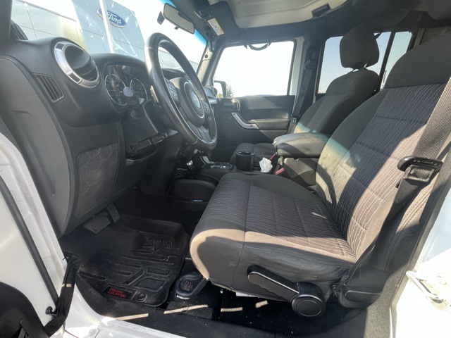 2012 Jeep Wrangler Unlimited Sahara photo 10