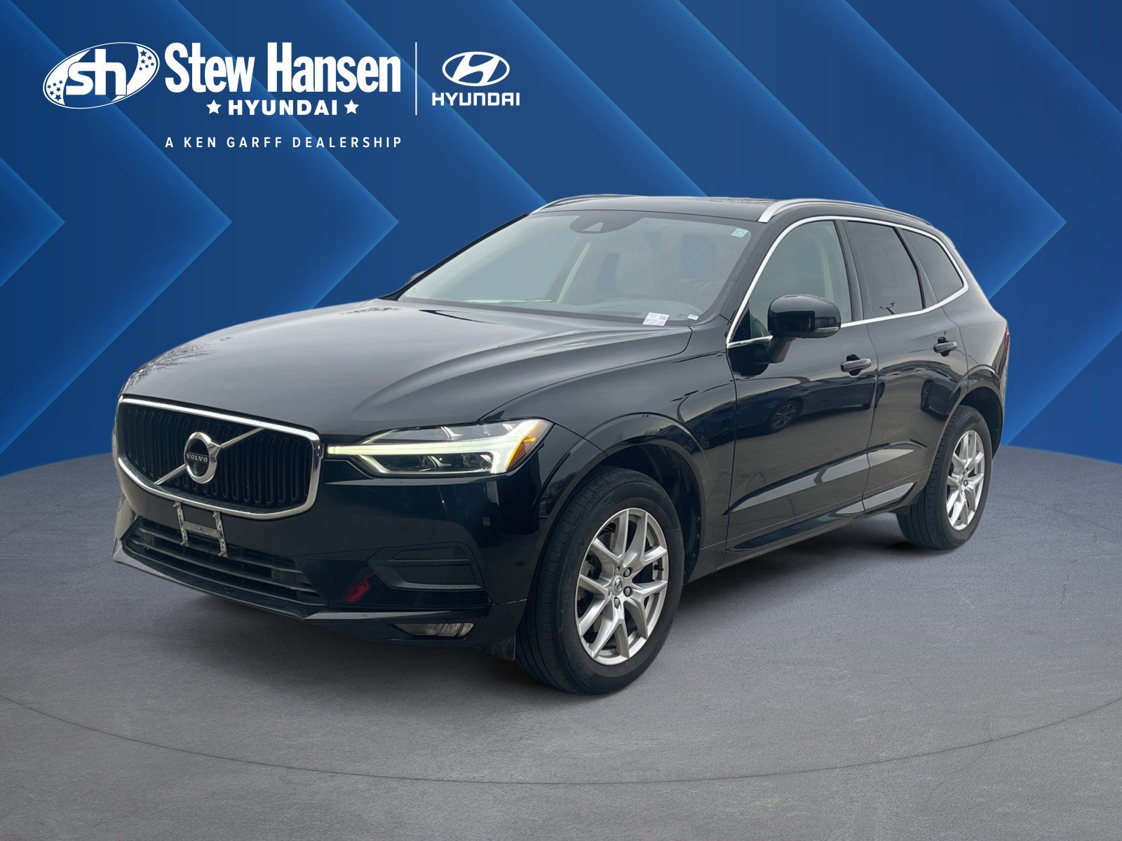 2021 Volvo XC60 Momentum's photo