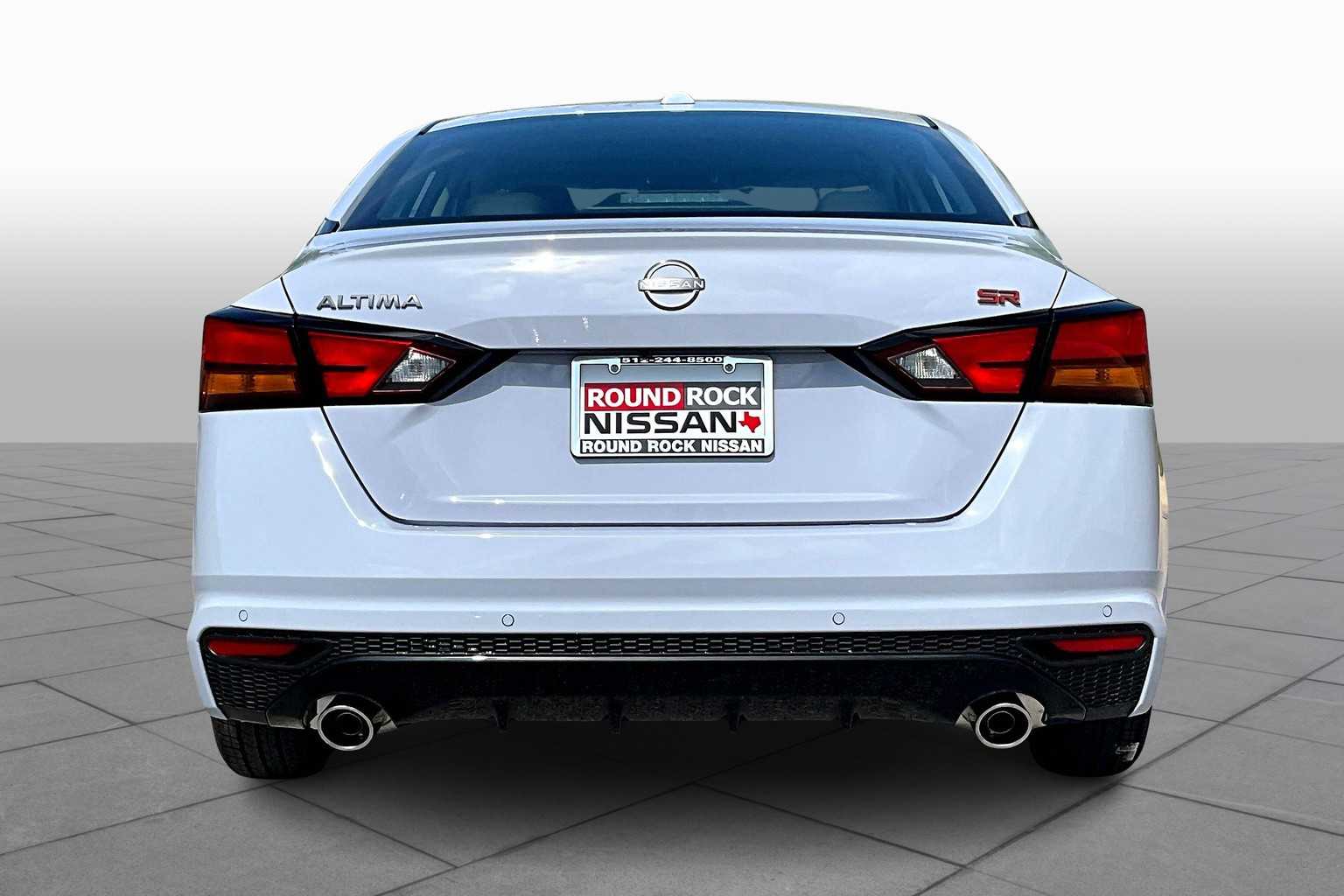 2025 Nissan Altima SR photo 4