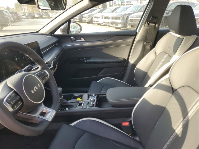 2025 Kia K5 GT-Line photo 9