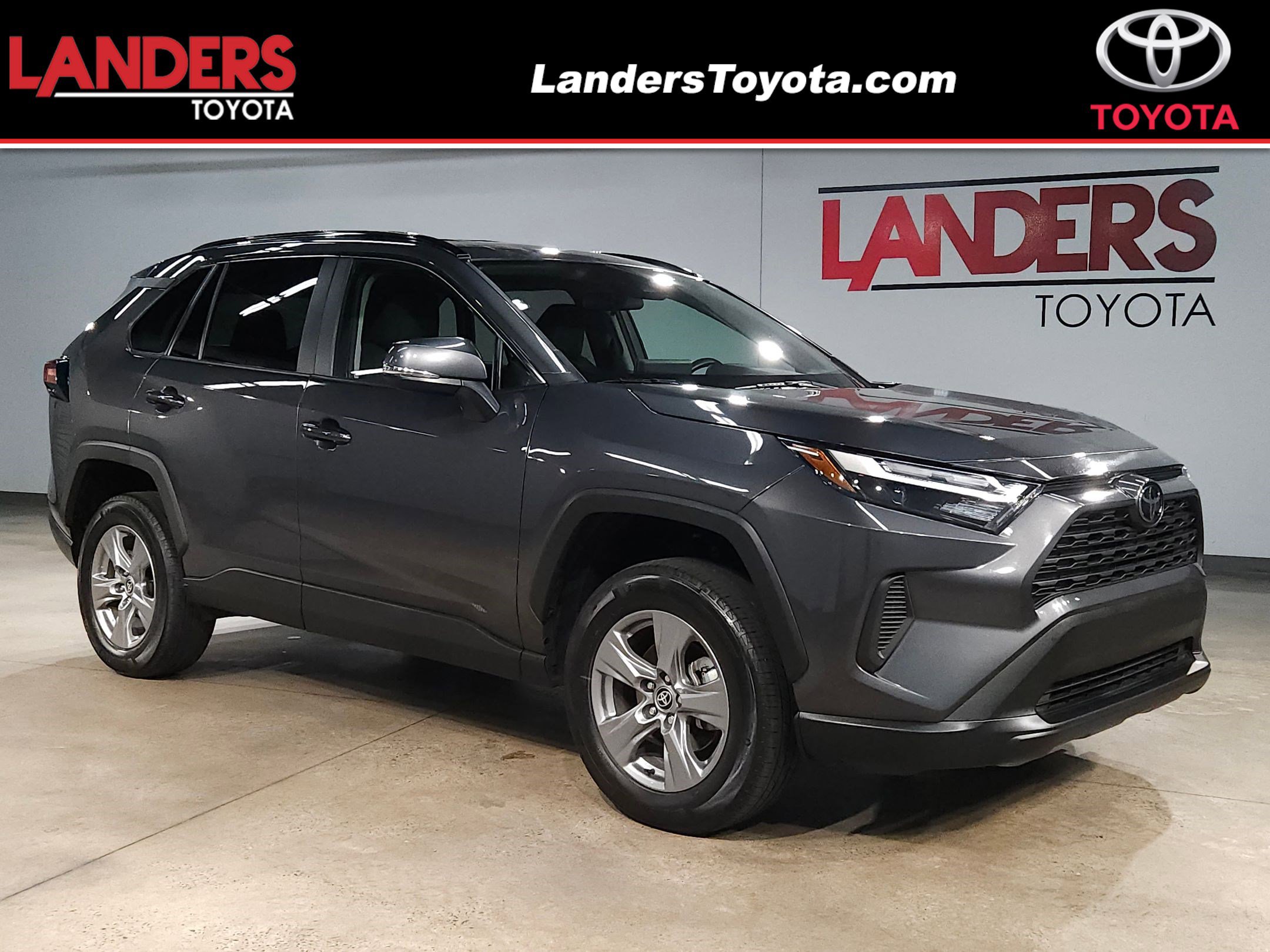 2024 Toyota RAV4 XLE's photo