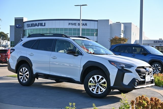 2025 Subaru Outback Premium's photo