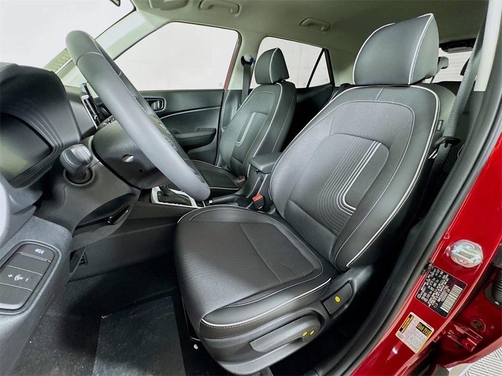 2025 Hyundai Venue Limited photo 12
