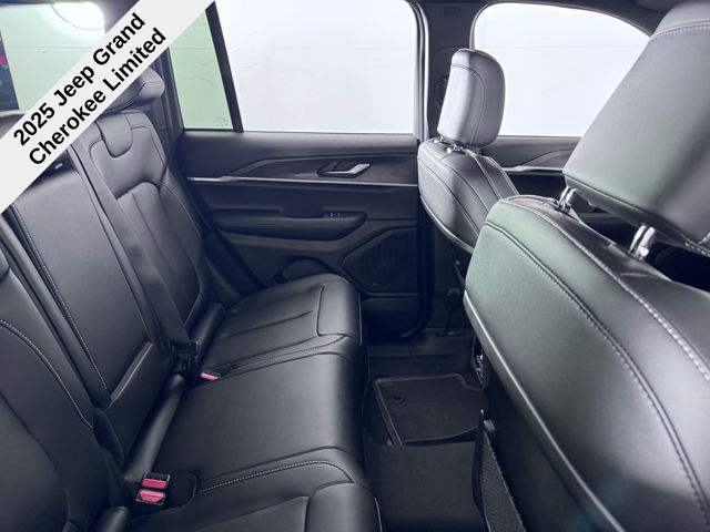 2025 Jeep Grand Cherokee Limited photo 23