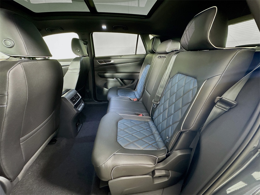 2025 Volkswagen Atlas Cross Sport SEL Premium R-Line photo 14