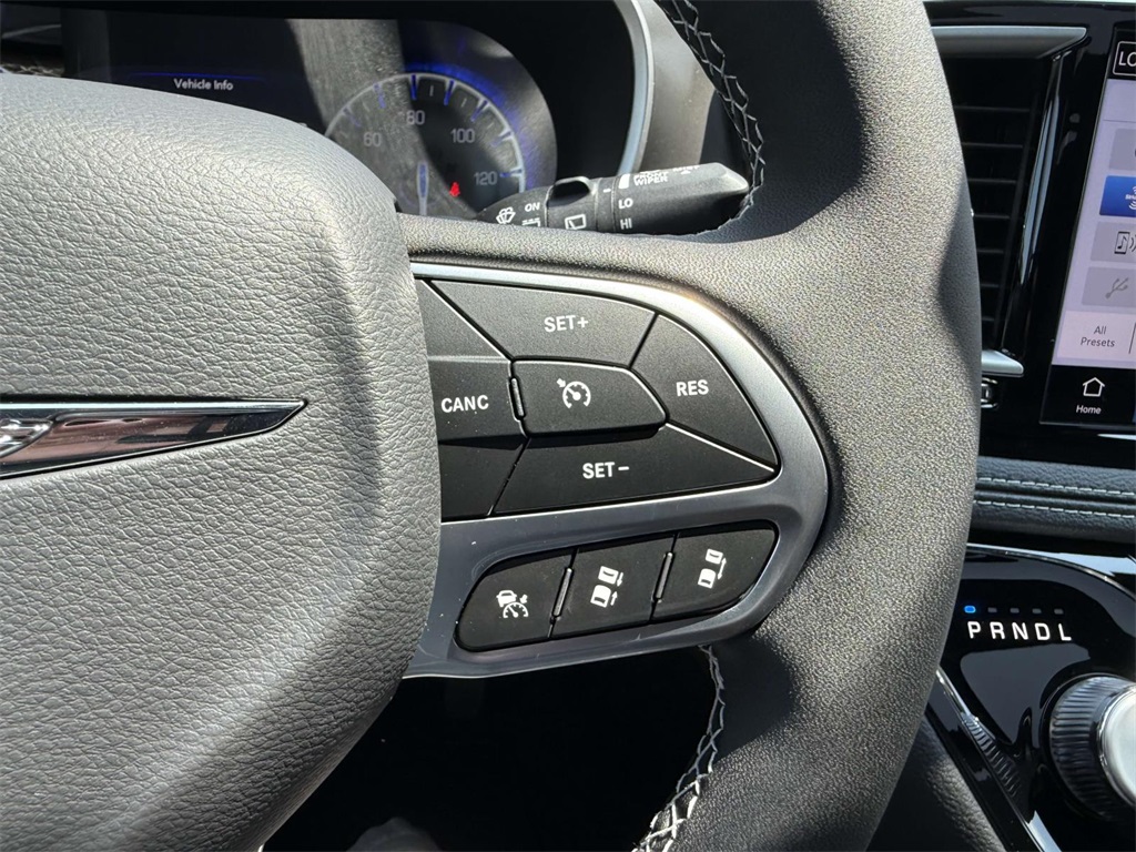 2025 Chrysler Pacifica photo 27