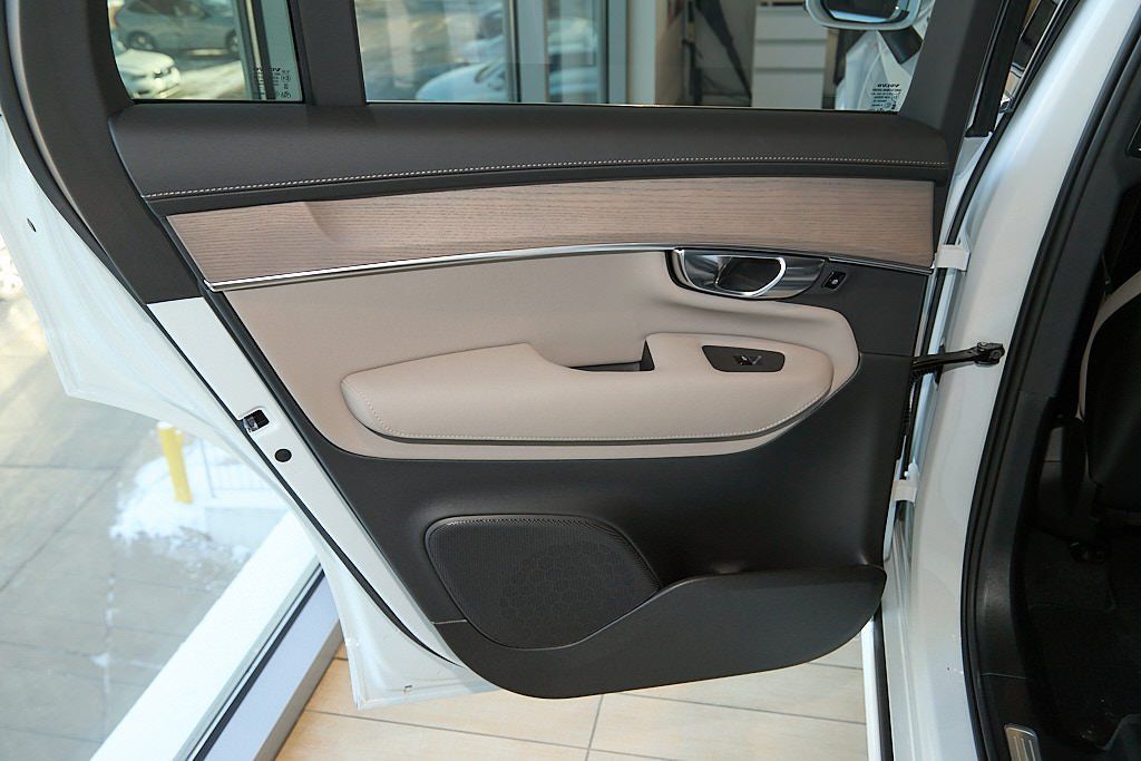 2026 VOLVO XC90 - Image 13