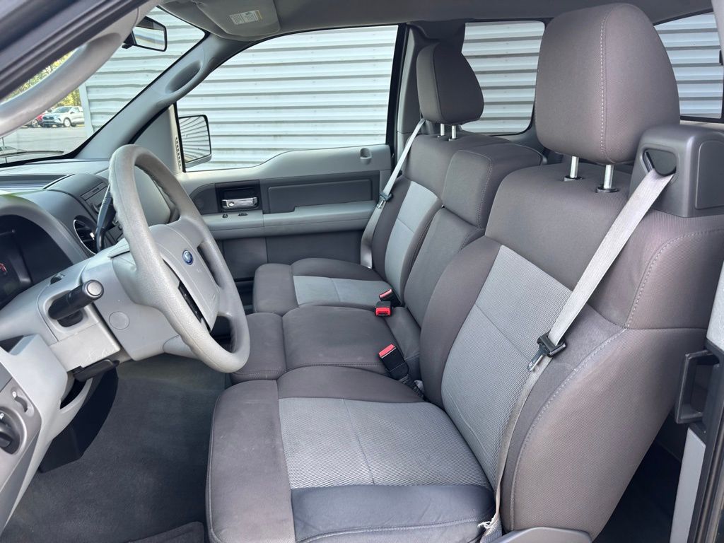 2005 Ford F-150 XLT photo 18