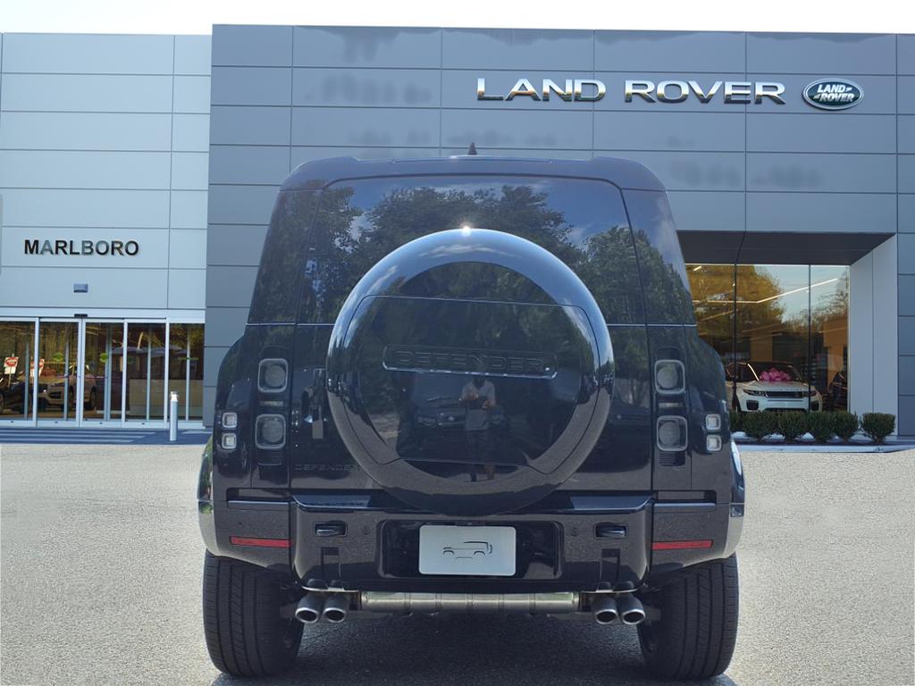 2025 Land Rover Defender 110 V8 photo 7