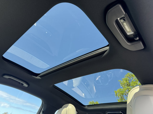 2025 Mercedes Benz C 300 photo 3