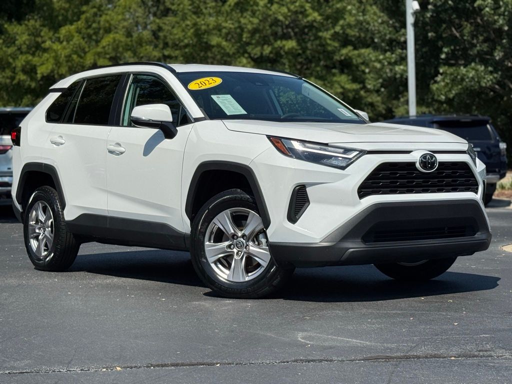 2023 Toyota RAV4 XLE photo 2