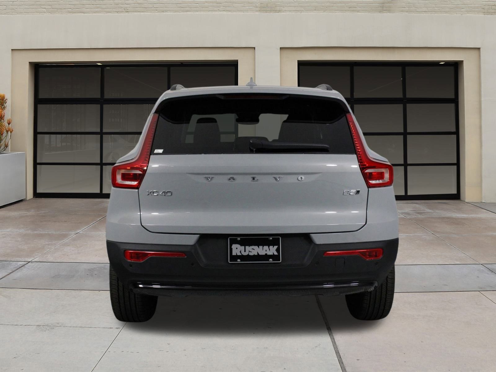 2026 Volvo XC40 Plus photo 3