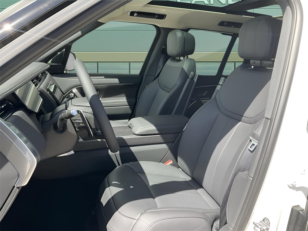 2025 Land Rover Range Rover SE photo 8