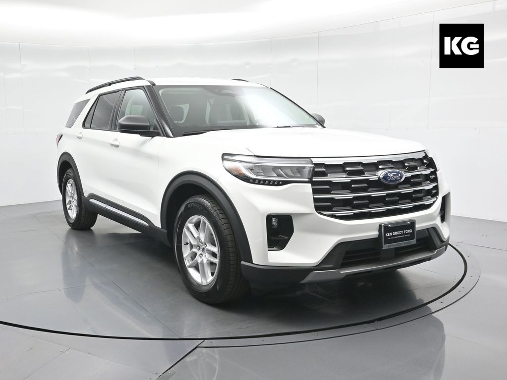 2025 Ford Explorer Active's photo