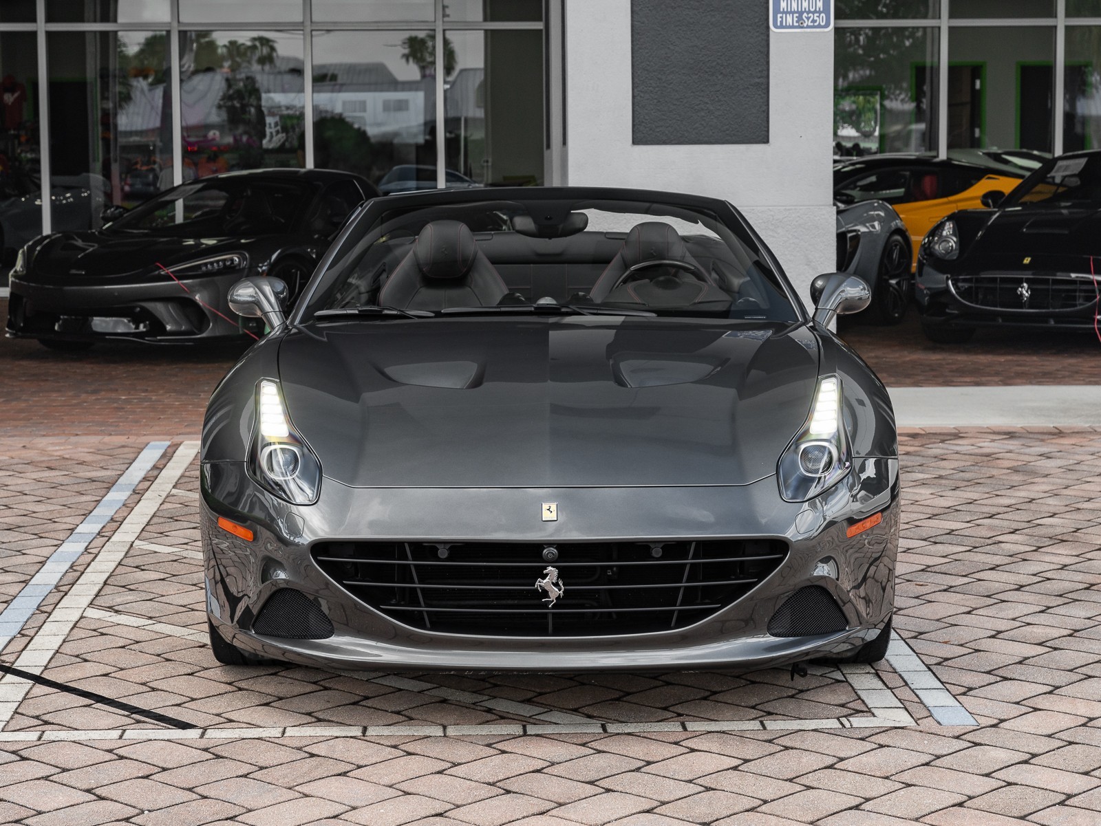 2015 Ferrari California T photo 12