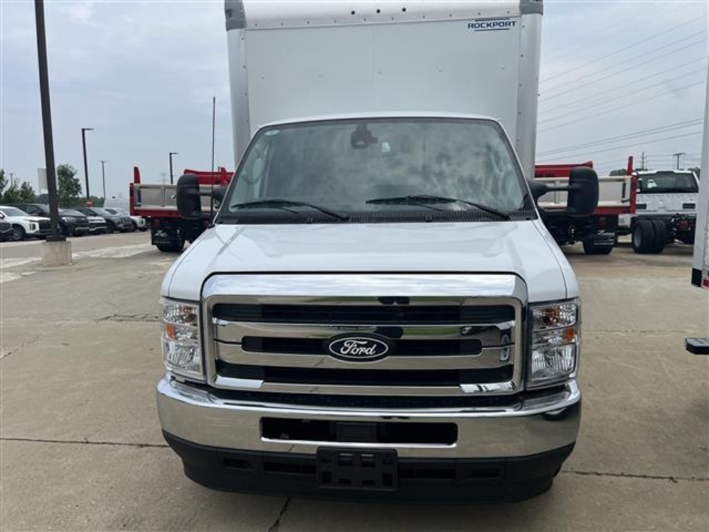 2026 Ford E-450 photo 2
