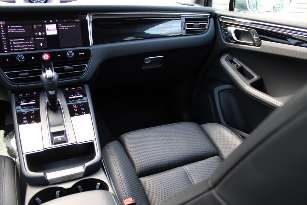 2024 Porsche Macan Base photo 31