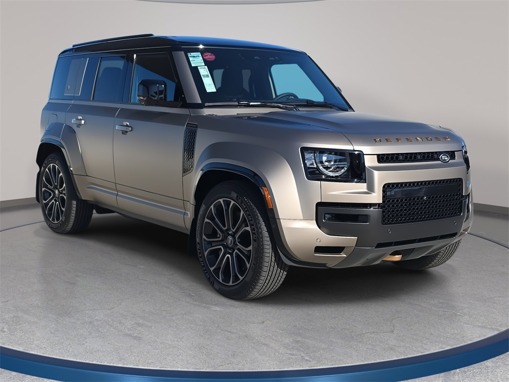 2025 Land Rover Defender 110 V8 photo 3