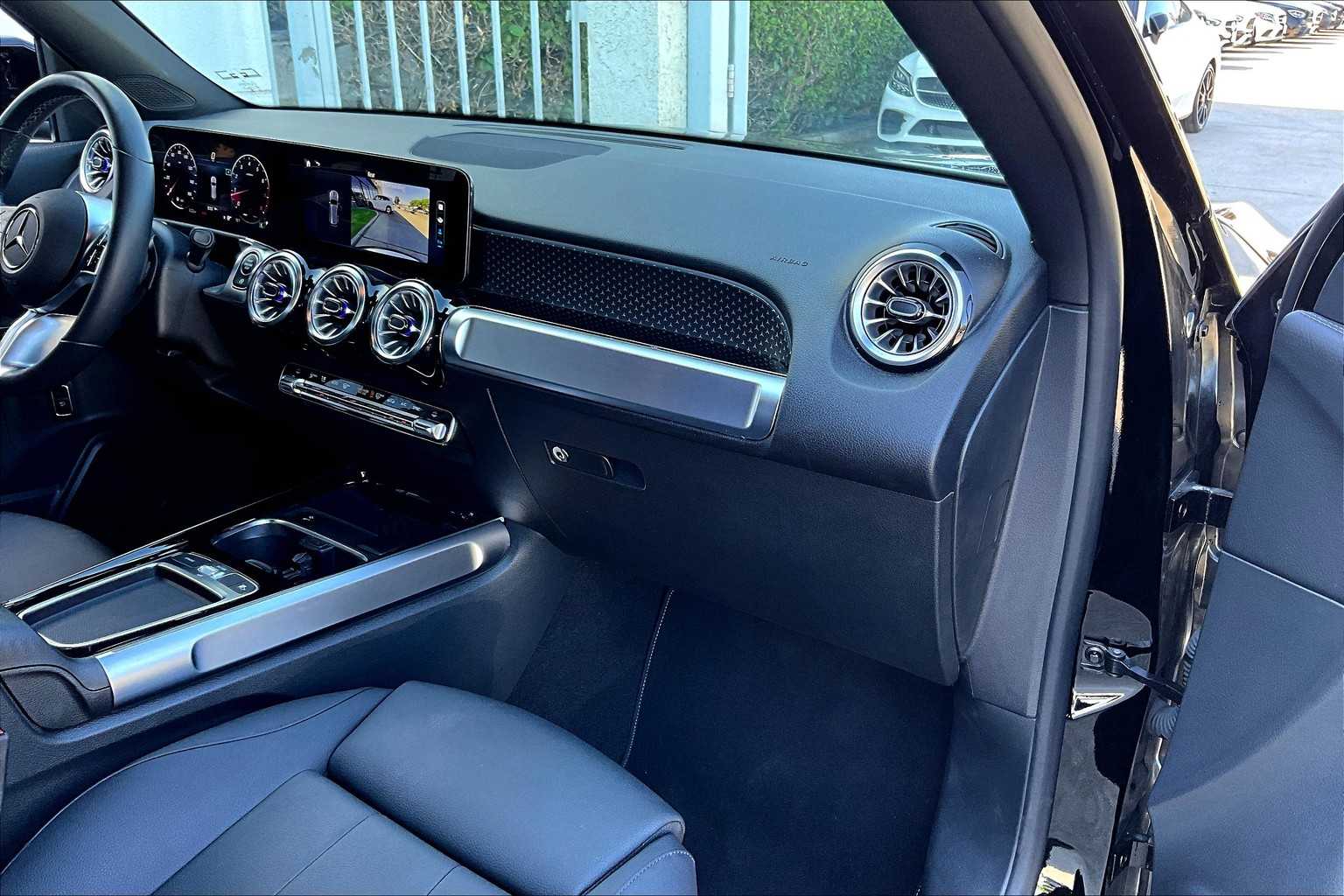2024 Mercedes Benz GLB 250 photo 18