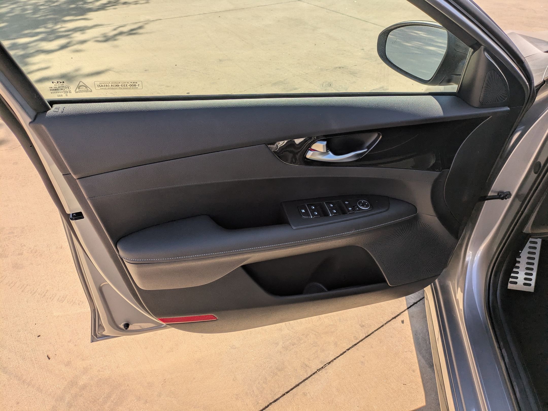 2024 Kia Forte GT-Line photo 11