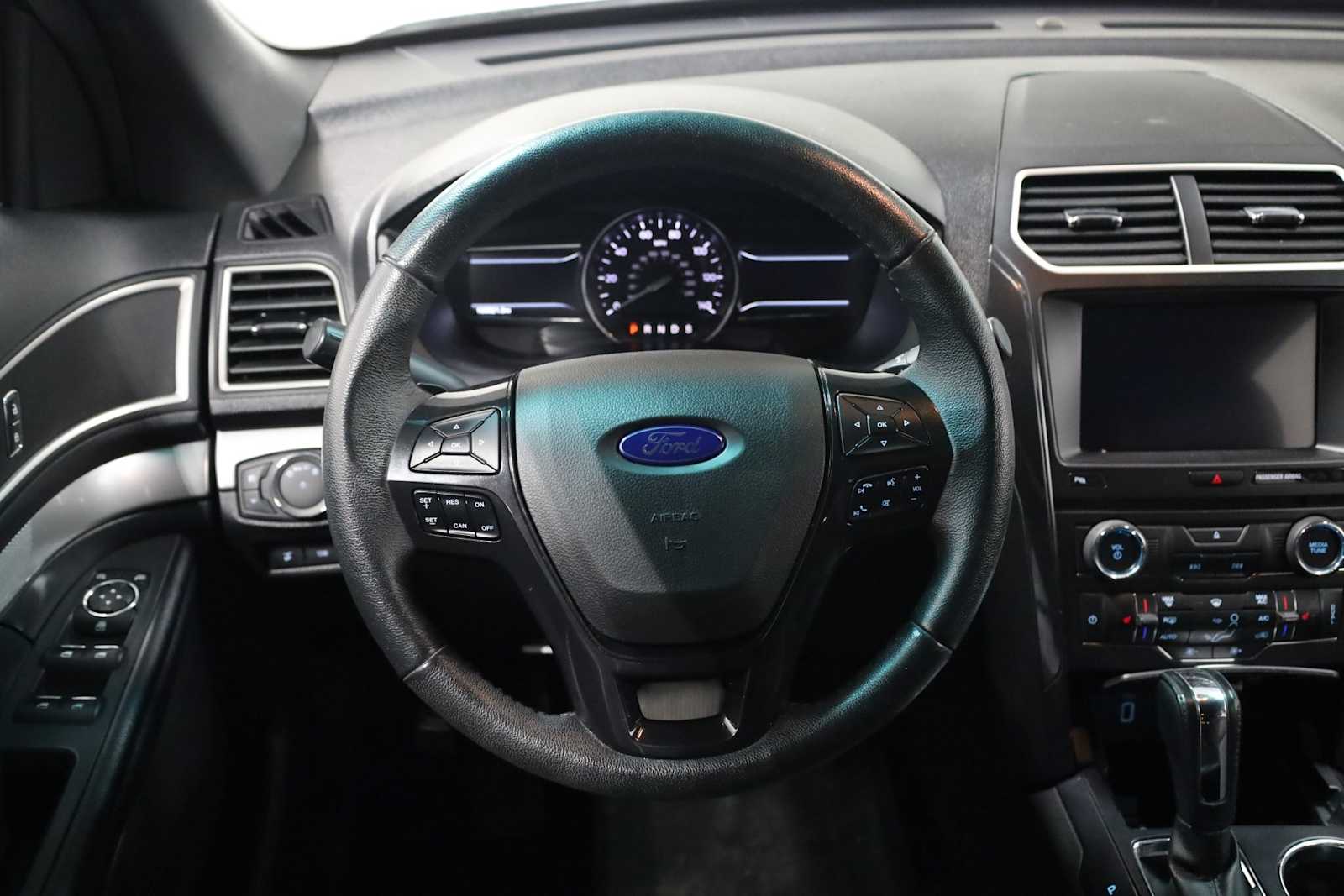 2017 Ford Explorer XLT photo 19