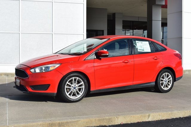 2017 Ford Focus SE photo 2