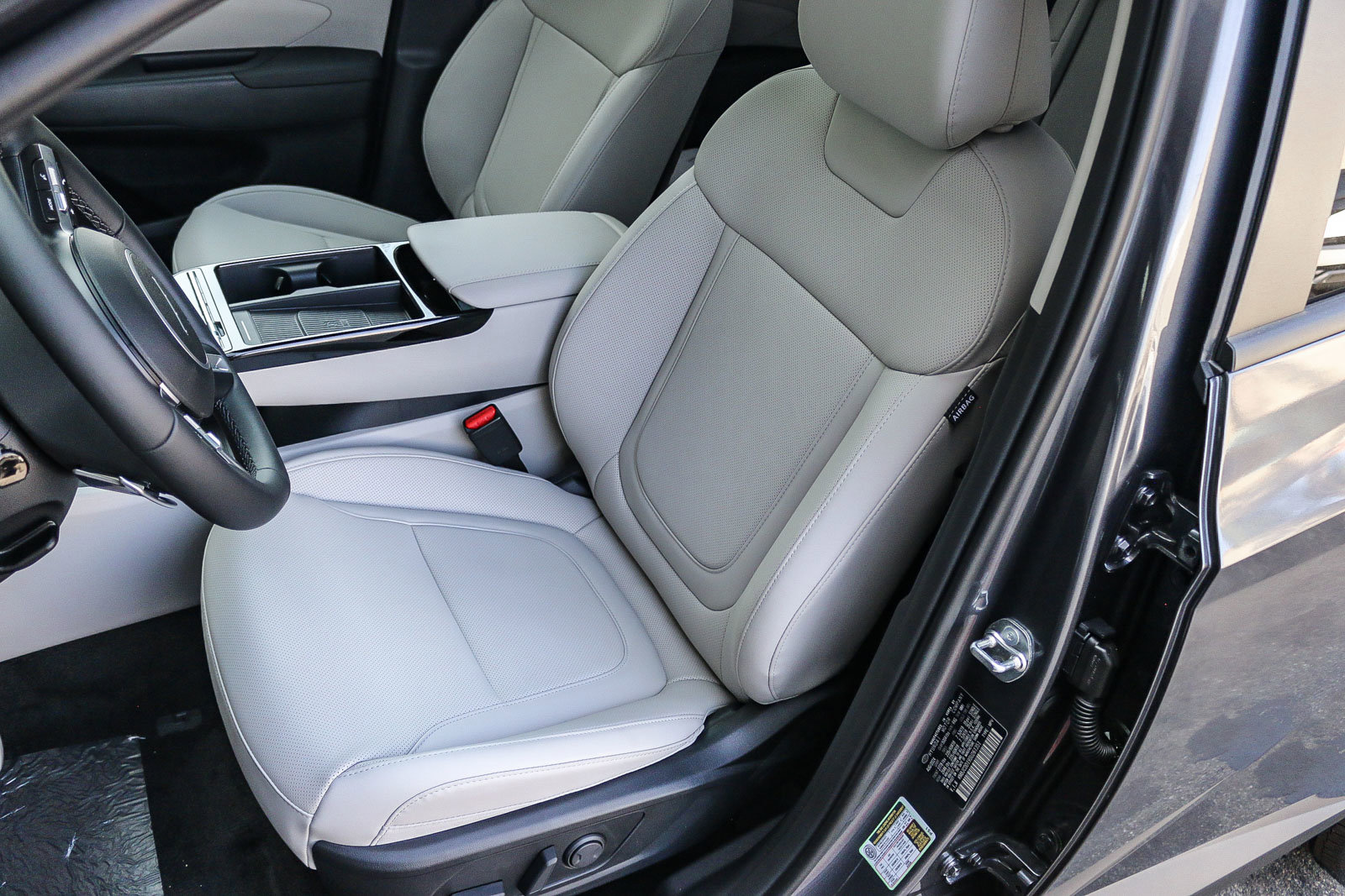 New 2025 Titan Gray Hyundai SEL Convenience image 22
