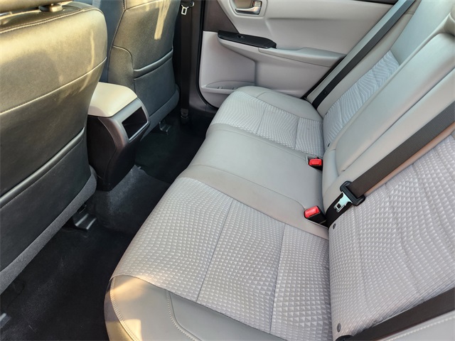 2015 Toyota Camry SE photo 28
