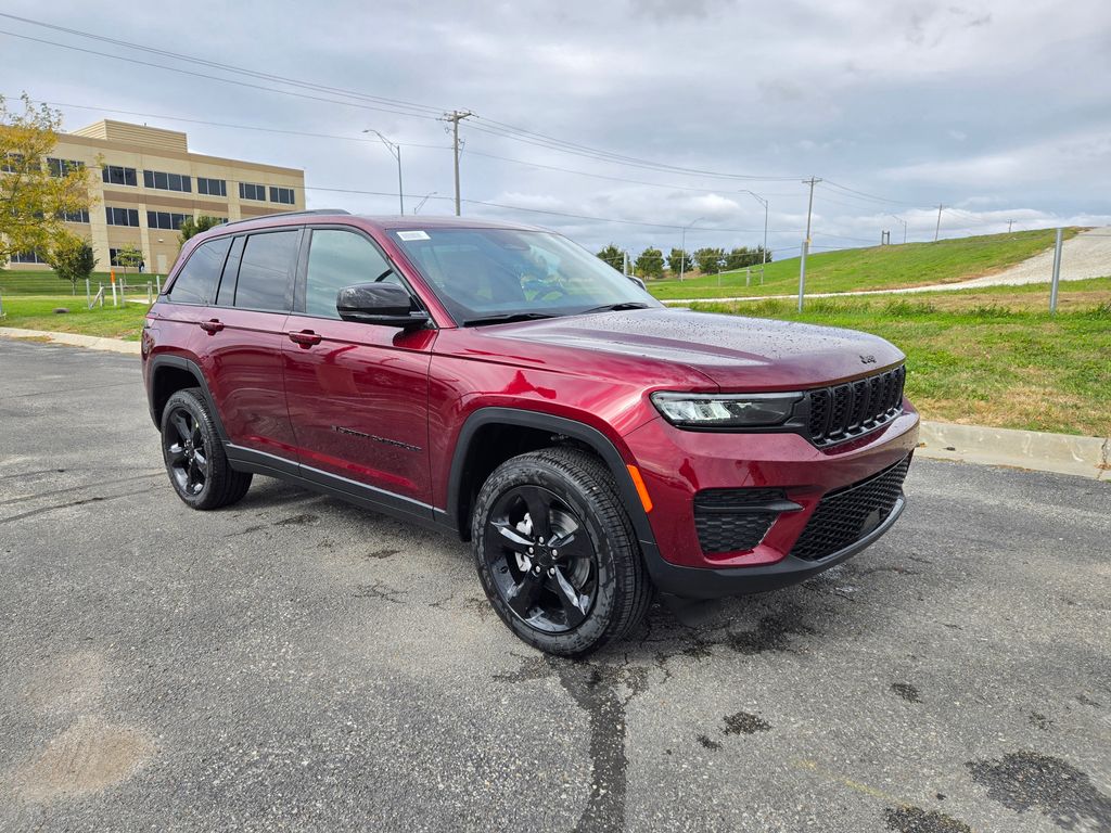 2025 Jeep Grand Cherokee Altitude's photo