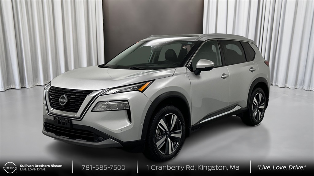 Used 2022 Silver Nissan SL image 1
