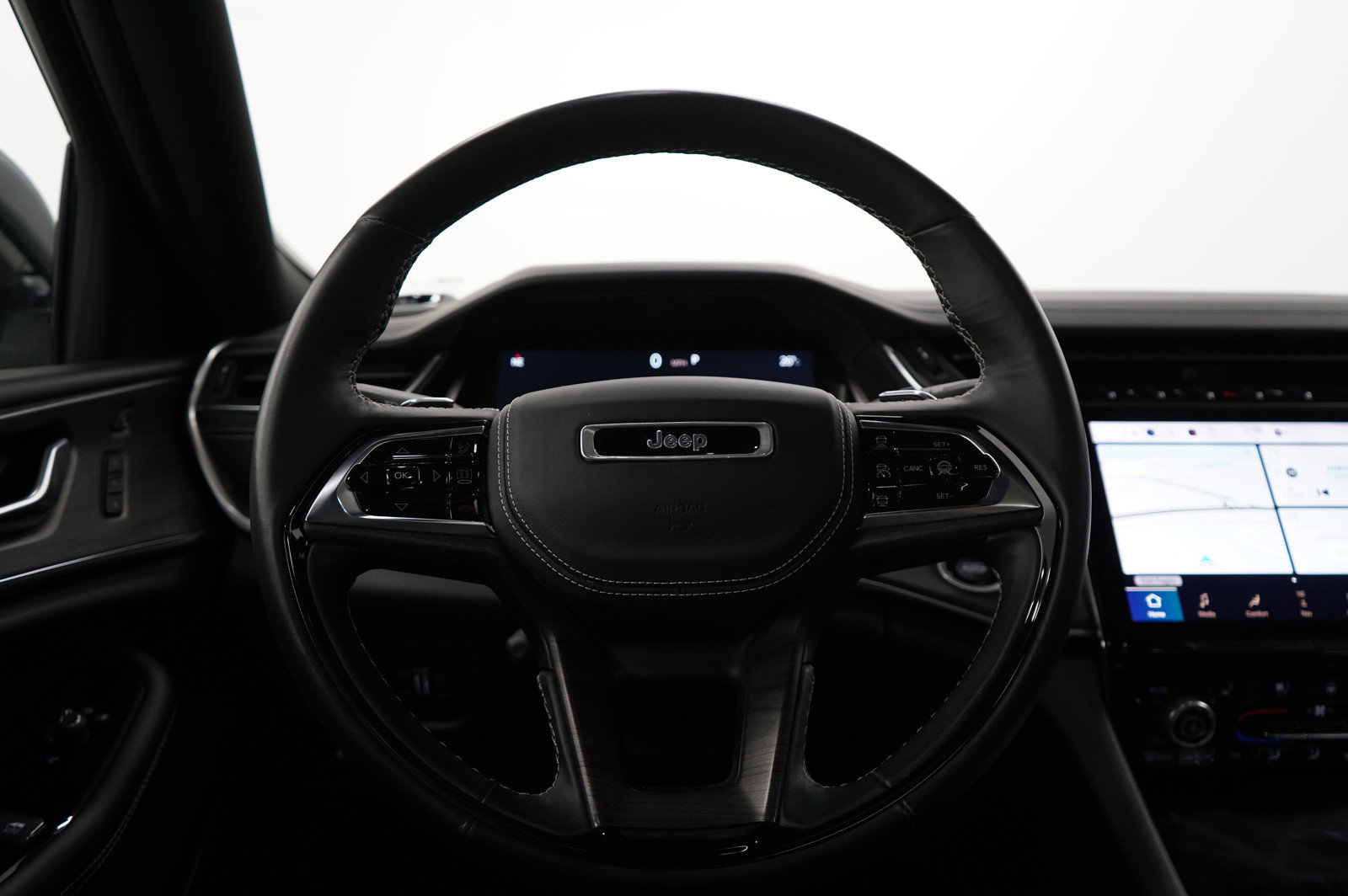 2022 Jeep Grand Cherokee Overland photo 11
