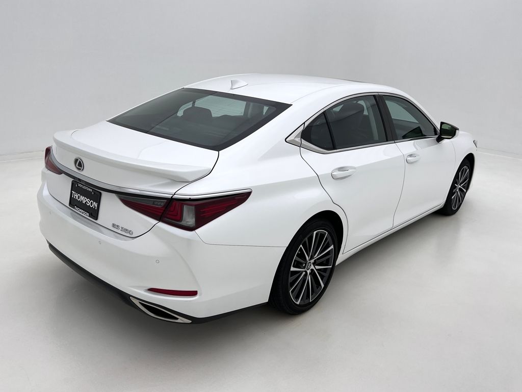 2025 Lexus ES 350 photo 8