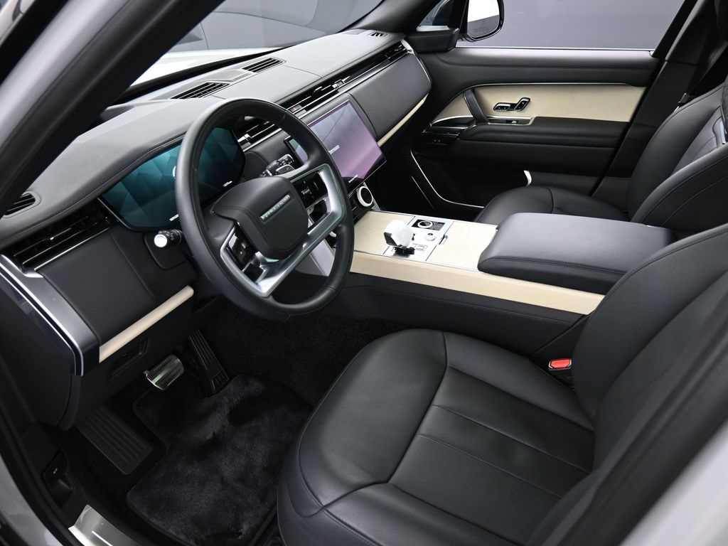 2023 Land Rover Range Rover SV photo 3