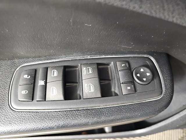 2016 Chrysler 300 S photo 11