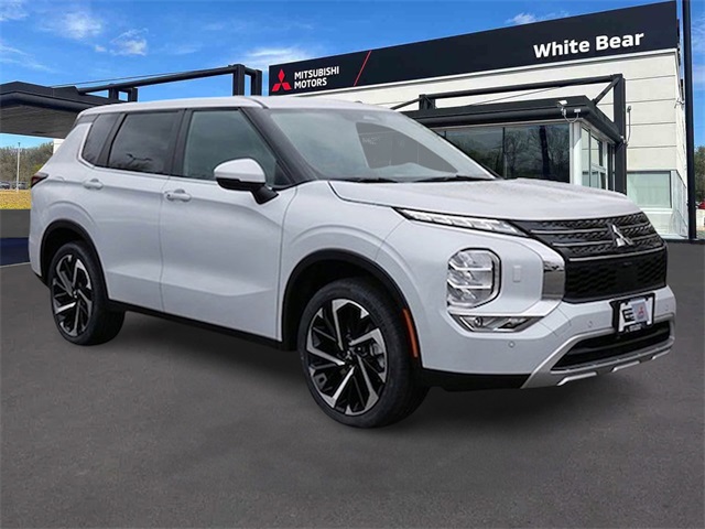 2023 Mitsubishi Outlander SE's photo