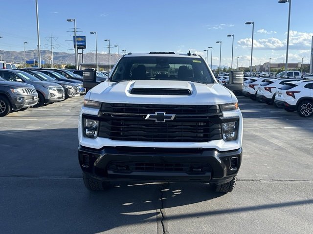 2026 Chevrolet Silverado 2500HD Custom photo 3