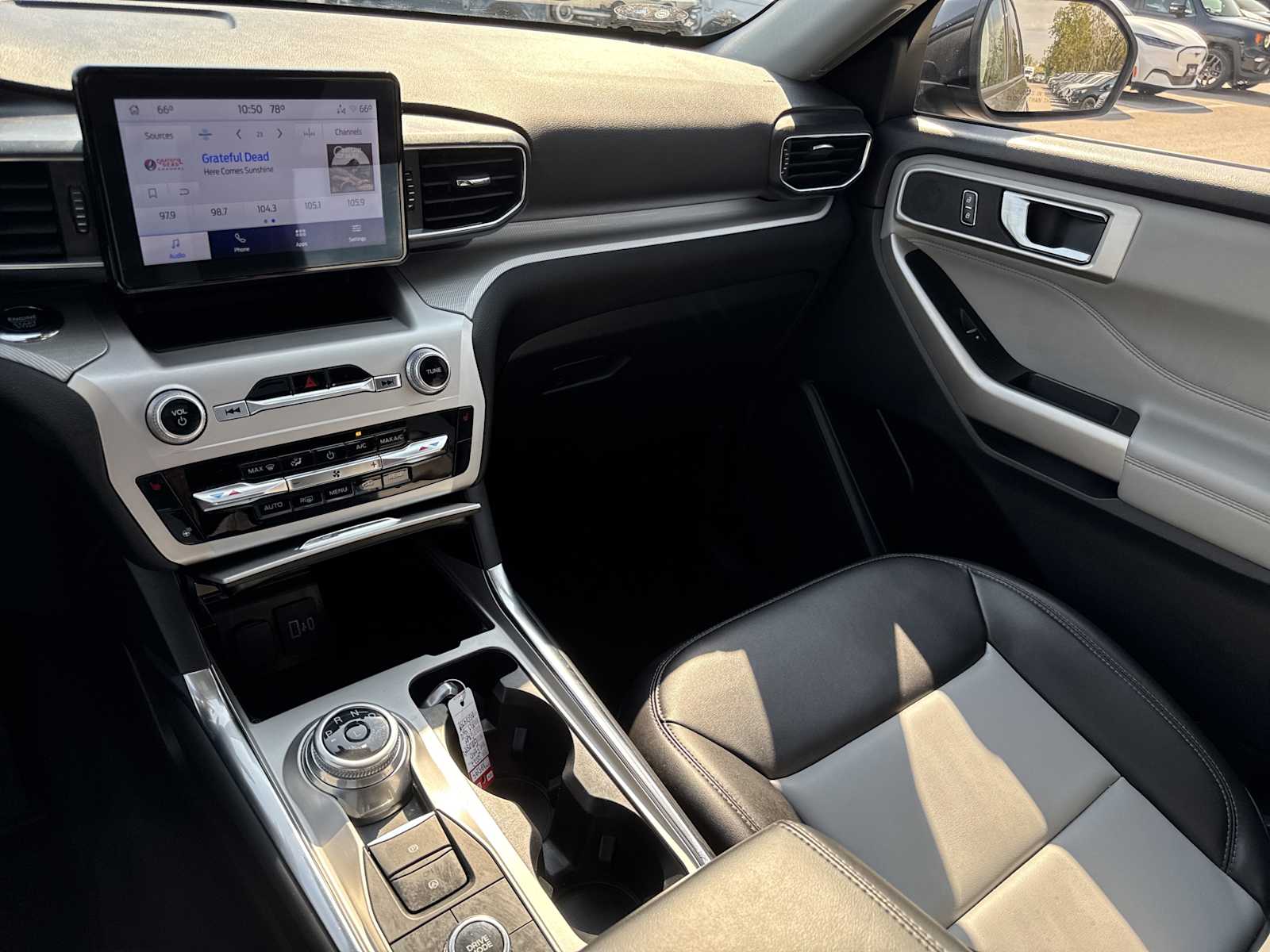 2022 Ford Explorer XLT photo 21