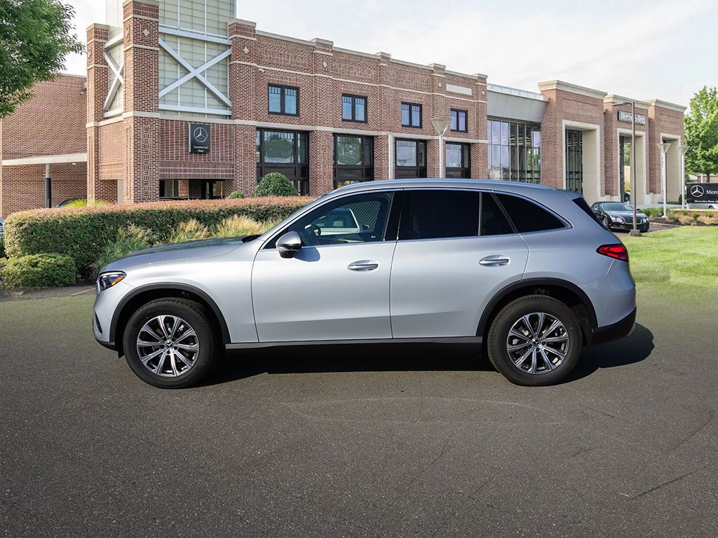 2025 Mercedes Benz GLC 300 4MATIC photo 3
