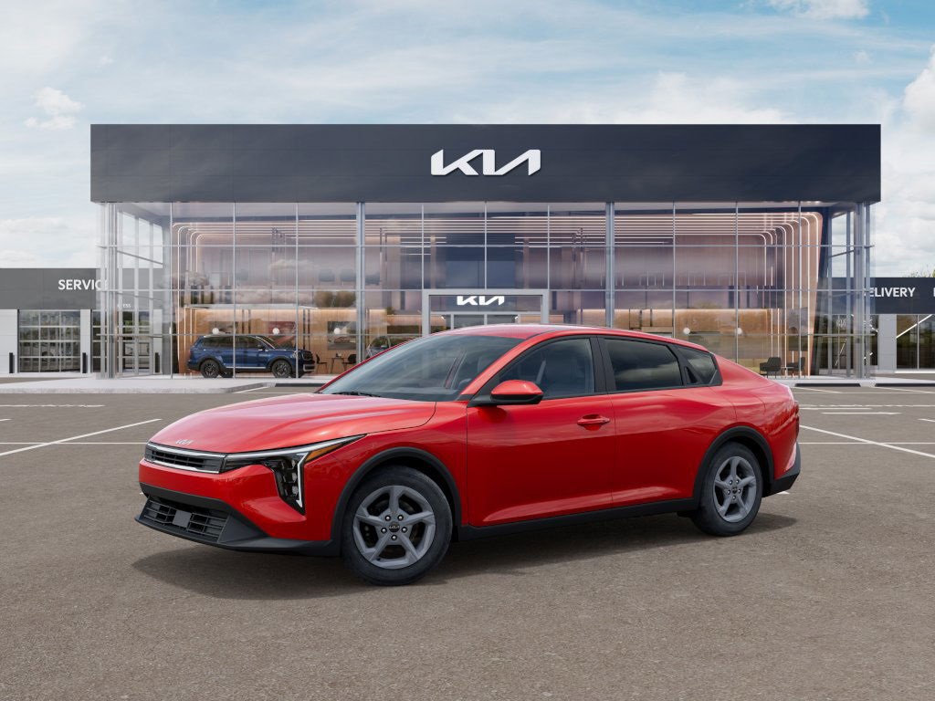 2025 Kia K4 LXS photo 2