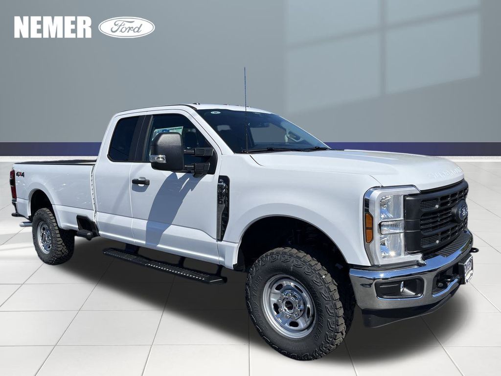 2026 Ford F-350 Super Duty XL's photo